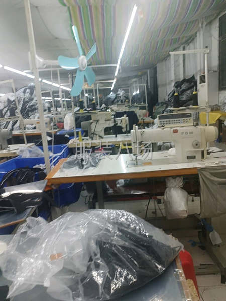 有夹克，棉衣。羽绒服，梭织晒衣外发的，老板。联系-第1张图片