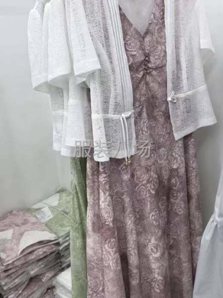 非常非常火爆的连衣裙，数量不多了，特价处理-第4张图片
