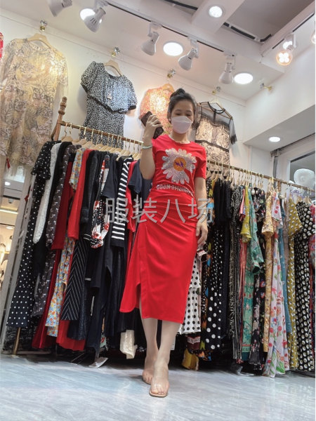 清库存高质女装-第1张图片