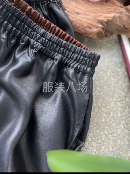 招样衣工2人-第1张图片