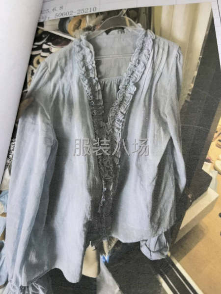 半精品女时装-第1张图片