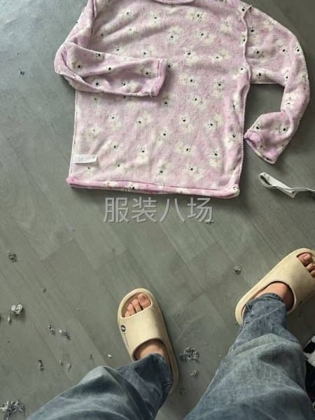 熟练法兰绒拼肩上袖合缝工-第1张图片