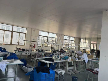 undefined - 500平米厂房，有厨房，服装厂设备齐全，有食堂充电的地方 - 图1