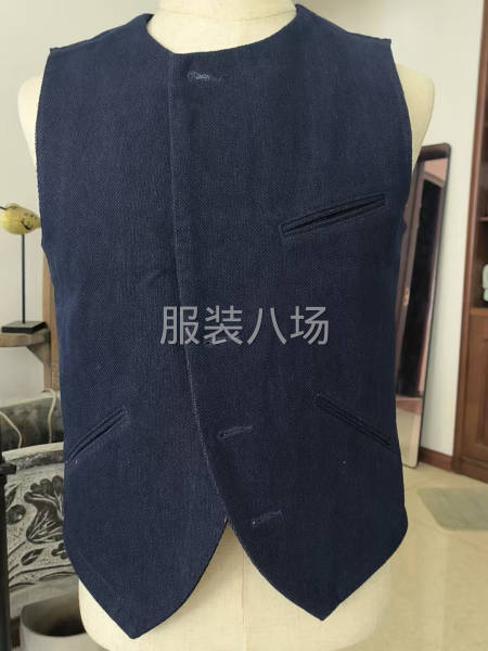 承接针织梭织服装生产加工有埋夹机跟四针六线机-第1张图片