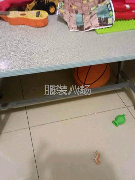 八成新服裝加工凳子三條轉(zhuǎn)讓-第1張圖片