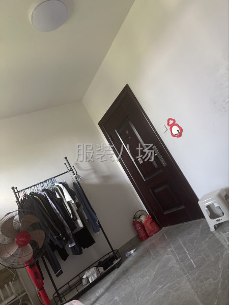 出租住房3间，车间一半，用于服装加工-第1张图片