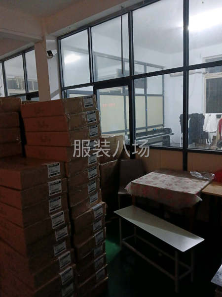 服装厂转让，设备齐全，吊挂流水线，车缝三四十台，裁剪后道齐全-第2张图片