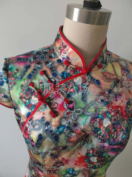 泰兴依初梦服装定制工作室-第1张图片