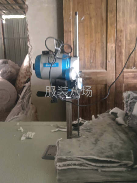 由于現(xiàn)做布娃娃，這些東西用不上九成新裁床臺板和裁剪刀便宜出售-第2張圖片