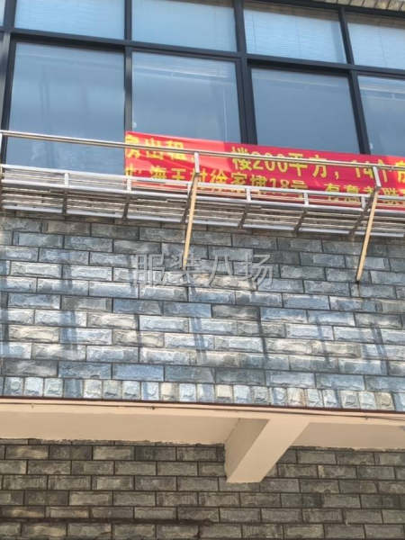 位置优越，靠进马路，有套住房-第1张图片