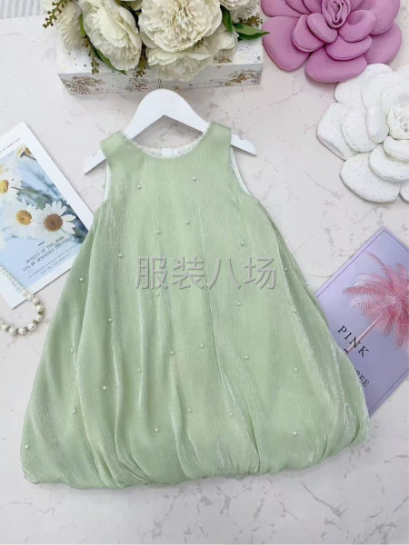 本公司长期做中东地区女童连衣裙，套装，现有大量裁片外发-第3张图片