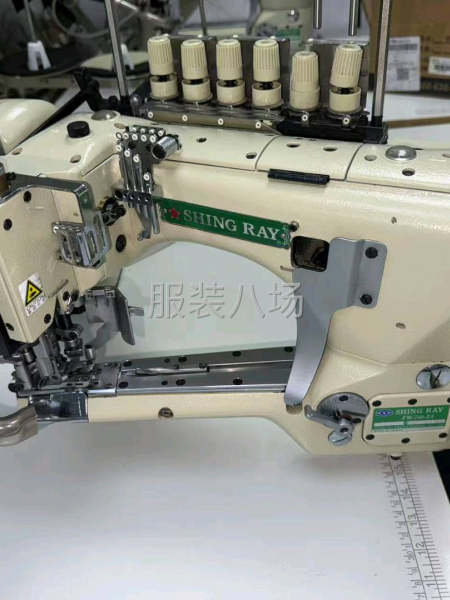 幾乎全新臺灣原裝星瑞四針六線拼縫機-第1張圖片