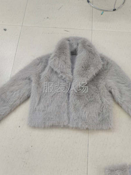 专业圆刀裁剪机器加工各种毛绒，皮毛一体等-第1张图片