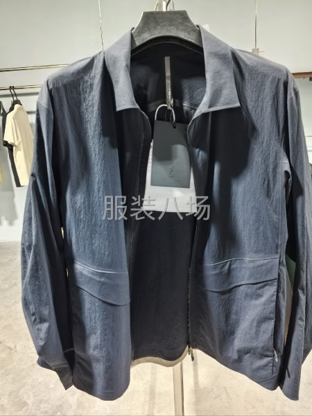 流水车位男装-第1张图片