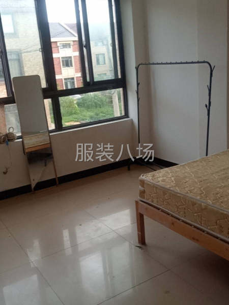兩間住房，有獨(dú)立電表公用衛(wèi)生間，有空調(diào)，房租550-第4張圖片