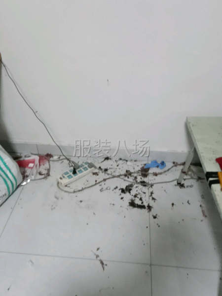 老板们可有简单款上衣，裤子，马甲，三合一，外发啊！只要价格合-第1张图片
