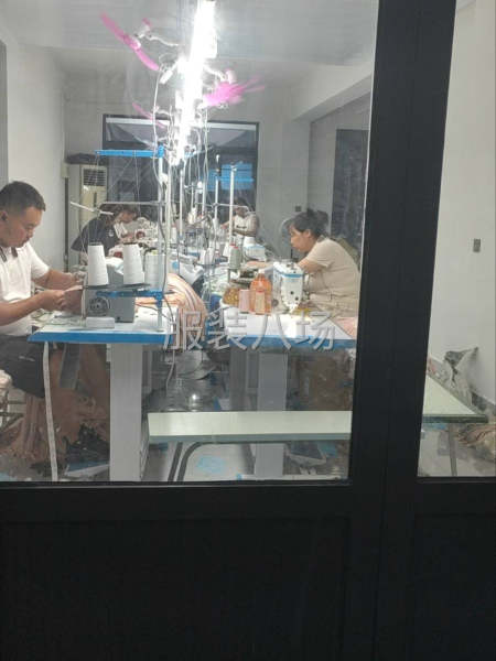 招聘熟练缝纫工，流水车位，5名，计件工资，或夫妻对3对做整件-第1张图片