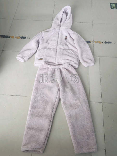 大量收购四季服装库存尾货-第2张图片