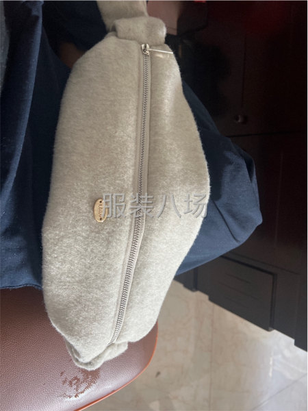 衣服搭配的包包-第1张图片