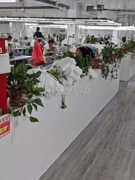 专业羽绒服工人-第1张图片
