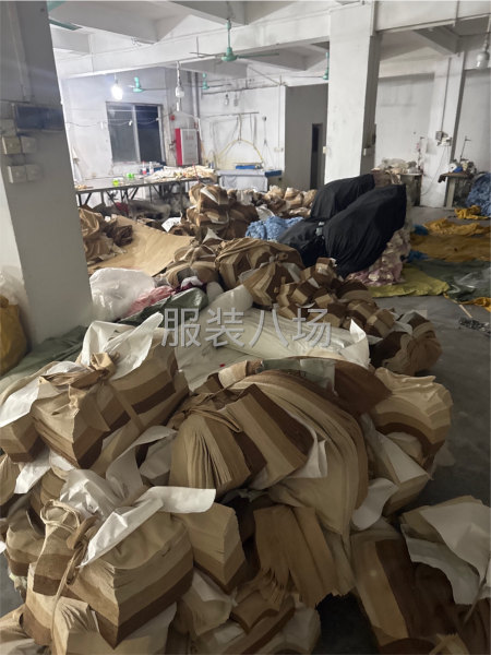 长期中东服装裙子外发，货多粮现-第1张图片