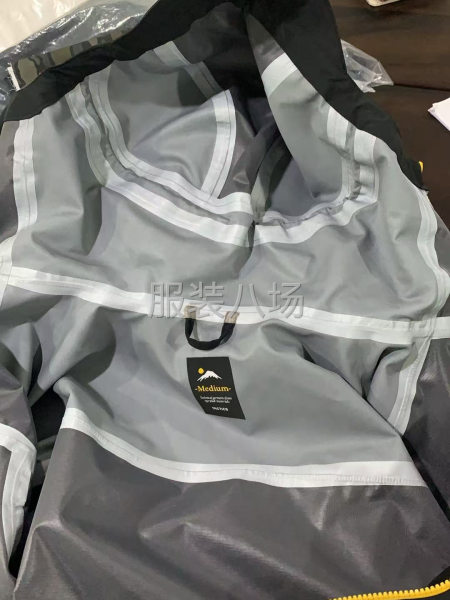 冲锋衣外发，要压胶，做工精细-第2张图片