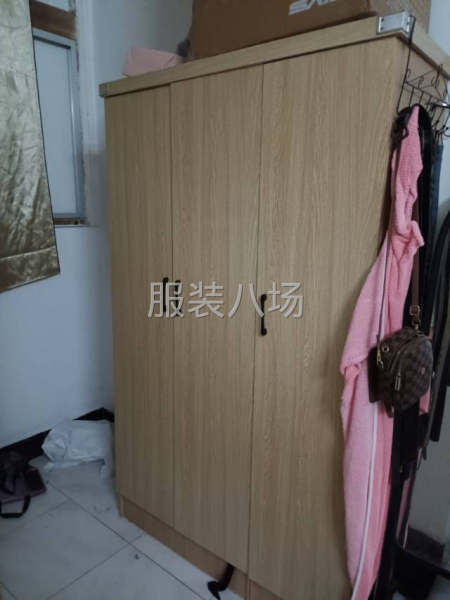 轉讓貨架衣柜-第2張圖片