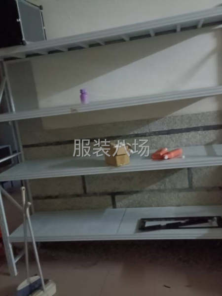轉讓貨架衣柜-第1張圖片