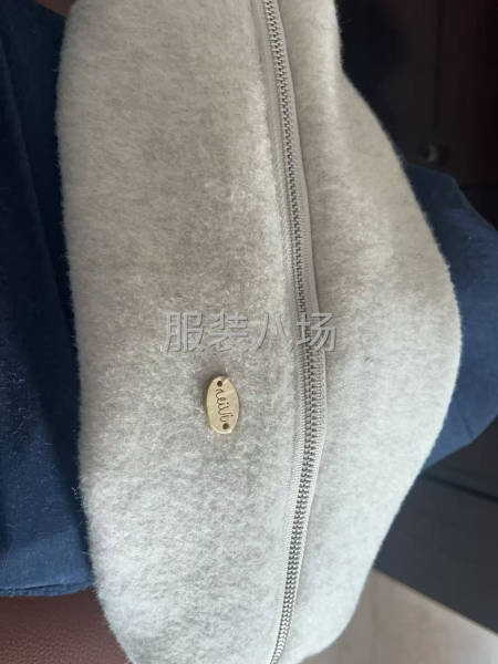 衣服配套包包-第1张图片