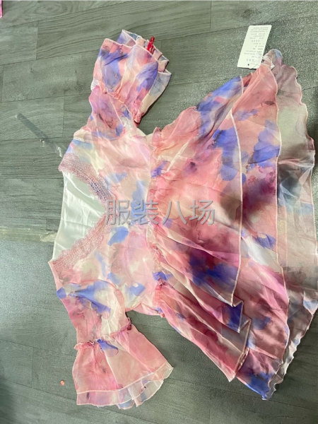 简单小衫，大量裁片外发-第1张图片