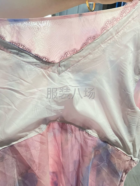 简单小衫，大量裁片外发-第4张图片