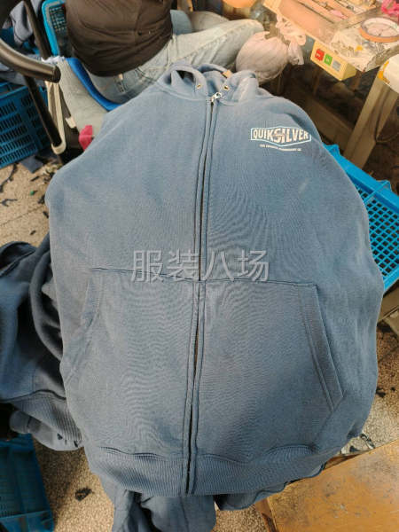 本厂专业生产各种带帽衫，圆领衫，拉链衫，休闲裤，卫裤，-第3张图片