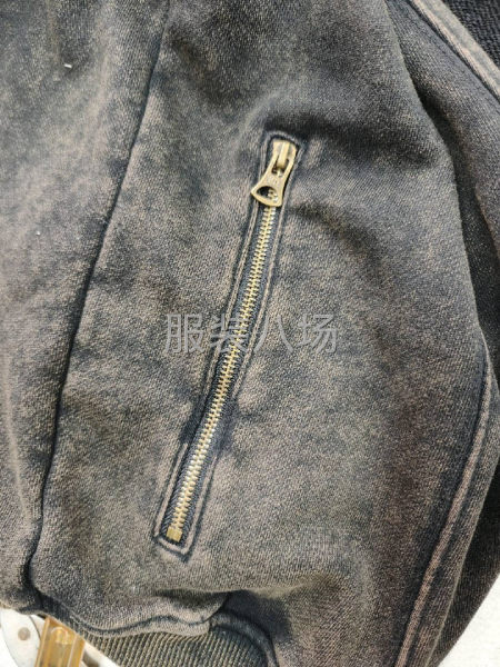 本厂专业生产各种带帽衫，圆领衫，拉链衫，休闲裤，卫裤，-第2张图片