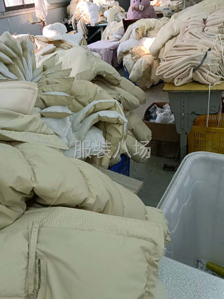 主做：冲峰衣，羽绒服.棒球球.各种纱裙-第8张图片