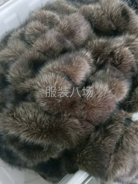主做：冲峰衣，羽绒服.棒球球.各种纱裙-第3张图片