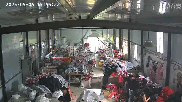 主做：冲峰衣，羽绒服.棒球球.各种纱裙-第4张图片