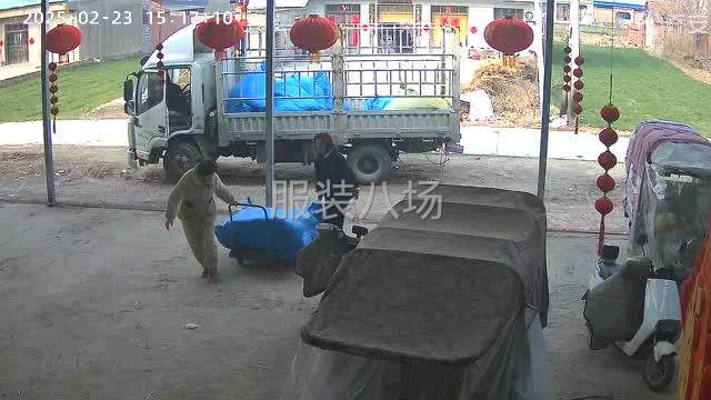 主做：冲峰衣，羽绒服.棒球球.各种纱裙-第5张图片