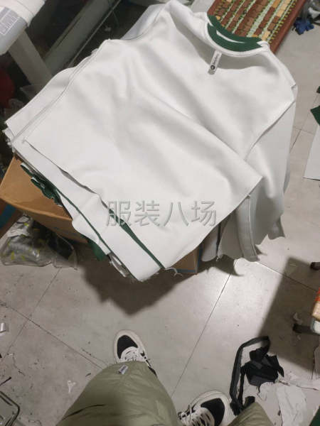 夫妻俩在斜桥，专业针织类衣服和跑胆布，有外发的老板联系-第1张图片