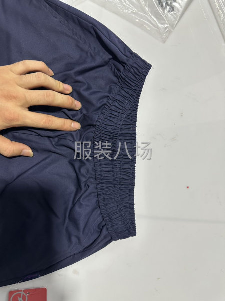 裤子加外套-第1张图片
