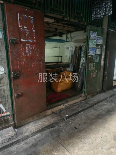 18臺機100平小廠房轉(zhuǎn)讓，樓下就是裁床和燙房-第1張圖片