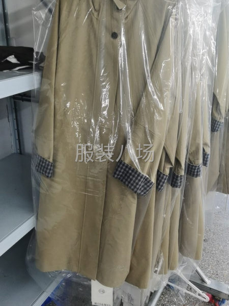 多款意法风衣，开始大量返单，分款做，单款100-300件.-第3张图片