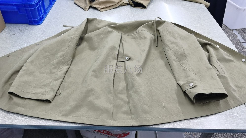 多款意法风衣，开始大量返单，分款做，单款100-300件.-第2张图片