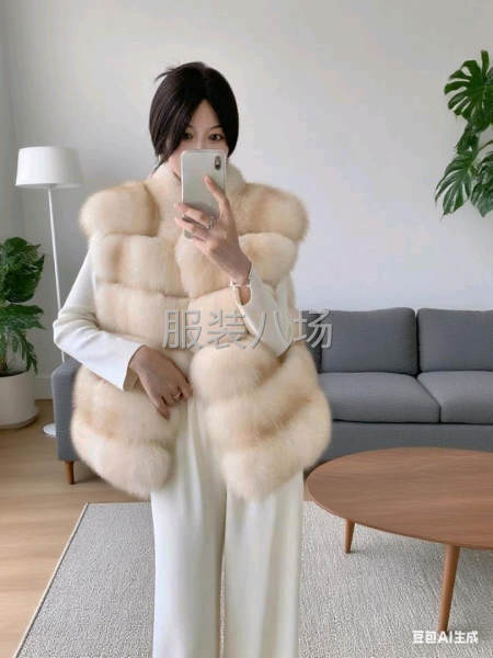 被问爆 人间富贵花狐狸毛外套  只 399！这是谁家大小姐出-第5张图片