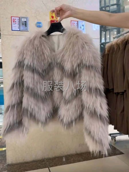 被问爆 人间富贵花狐狸毛外套  只 399！这是谁家大小姐出-第3张图片