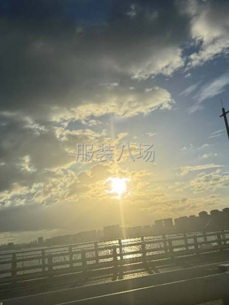 夫妻档寻找货源，四季装半精品-第1张图片