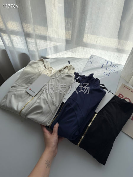露露女款高品质拉链连帽瑜伽服外套-第9张图片