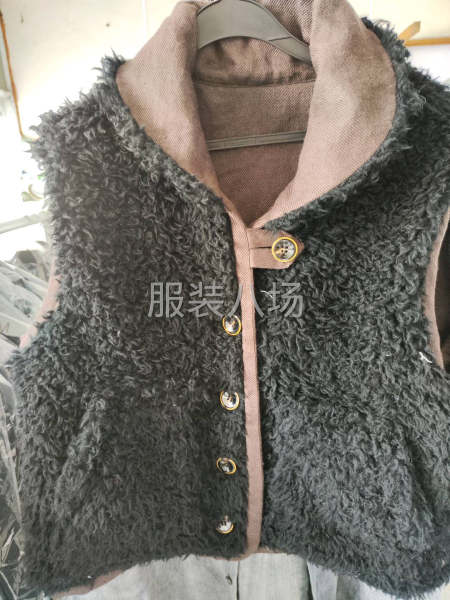 颗粒绒加里布马甲-第1张图片