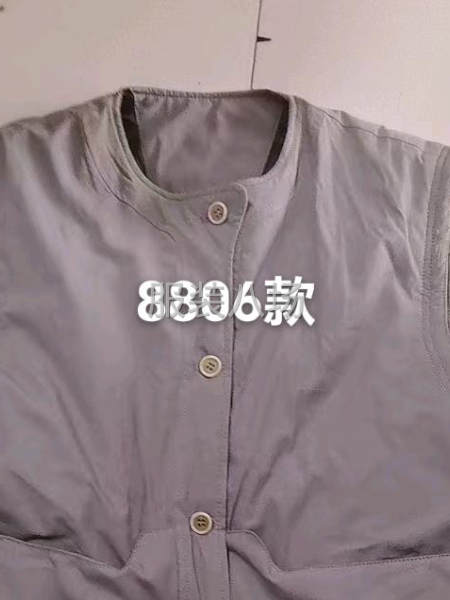 招一名服装打杂，小烫，打扣，剪线头，点位-第1张图片