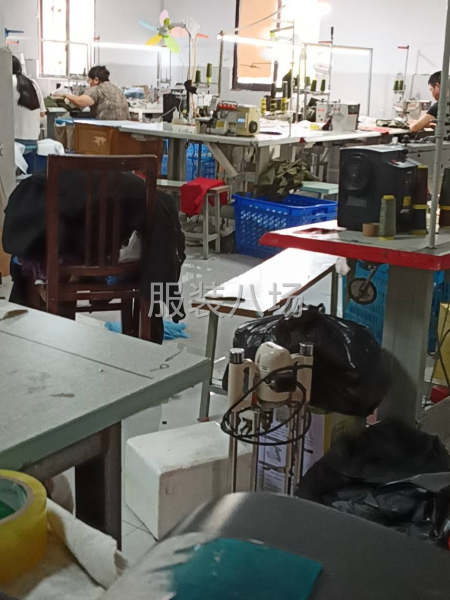 本厂招工夹克大量返单，分款做
平车工多名，
夫妻对，
外住补-第1张图片