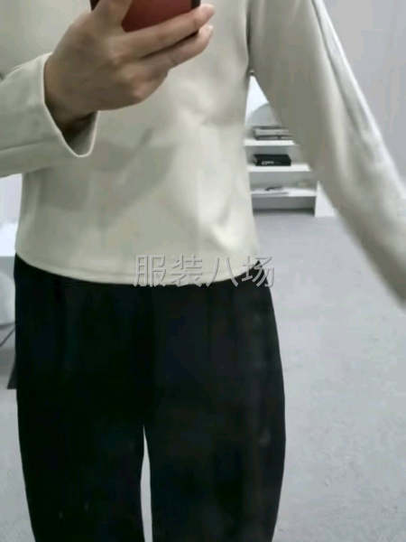 货多单大，款式简单，都是针织圆领衫，圆领背心，价钱高-第1张图片
